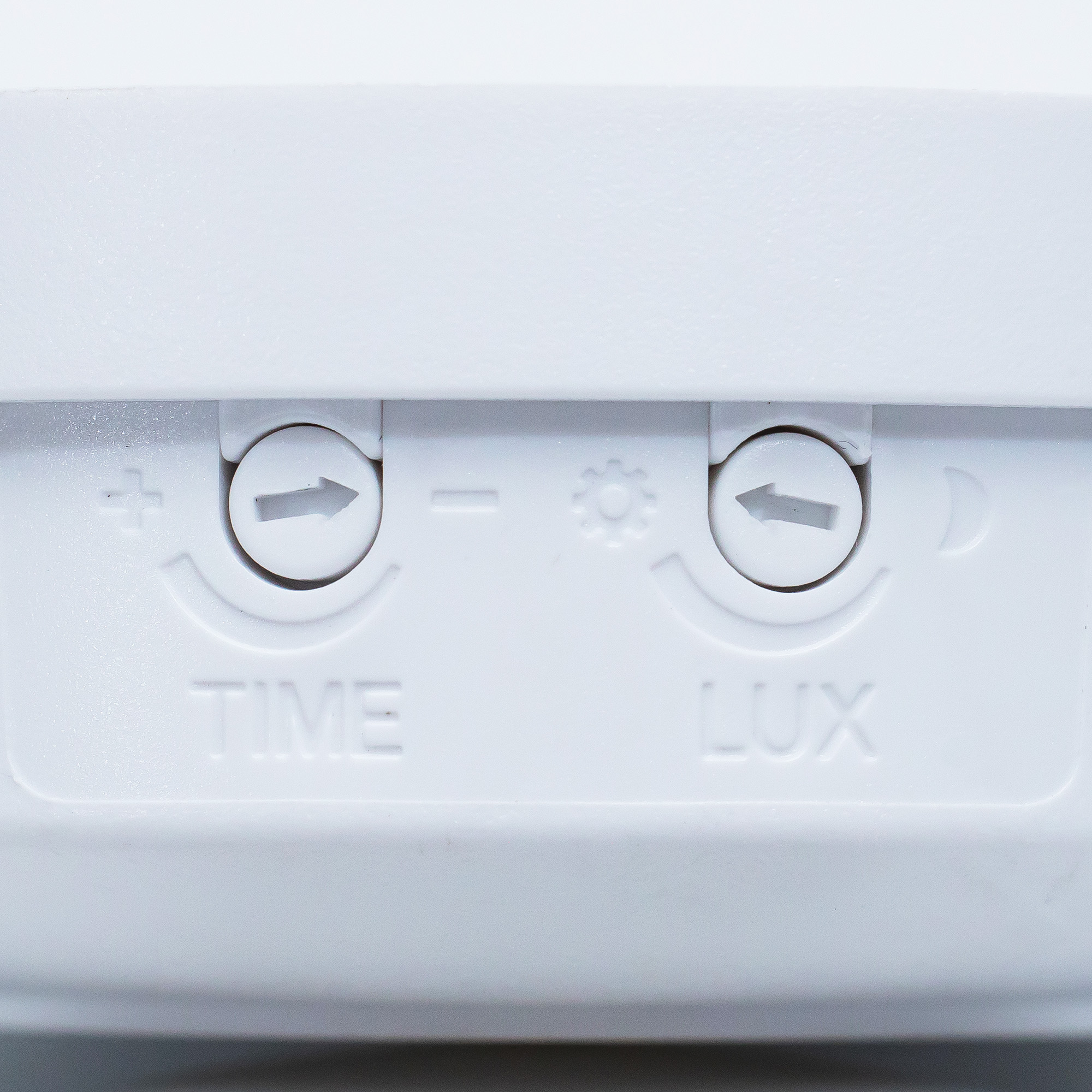 Sensor de movimiento infrarrojo con un sensor para sobreponer en techo