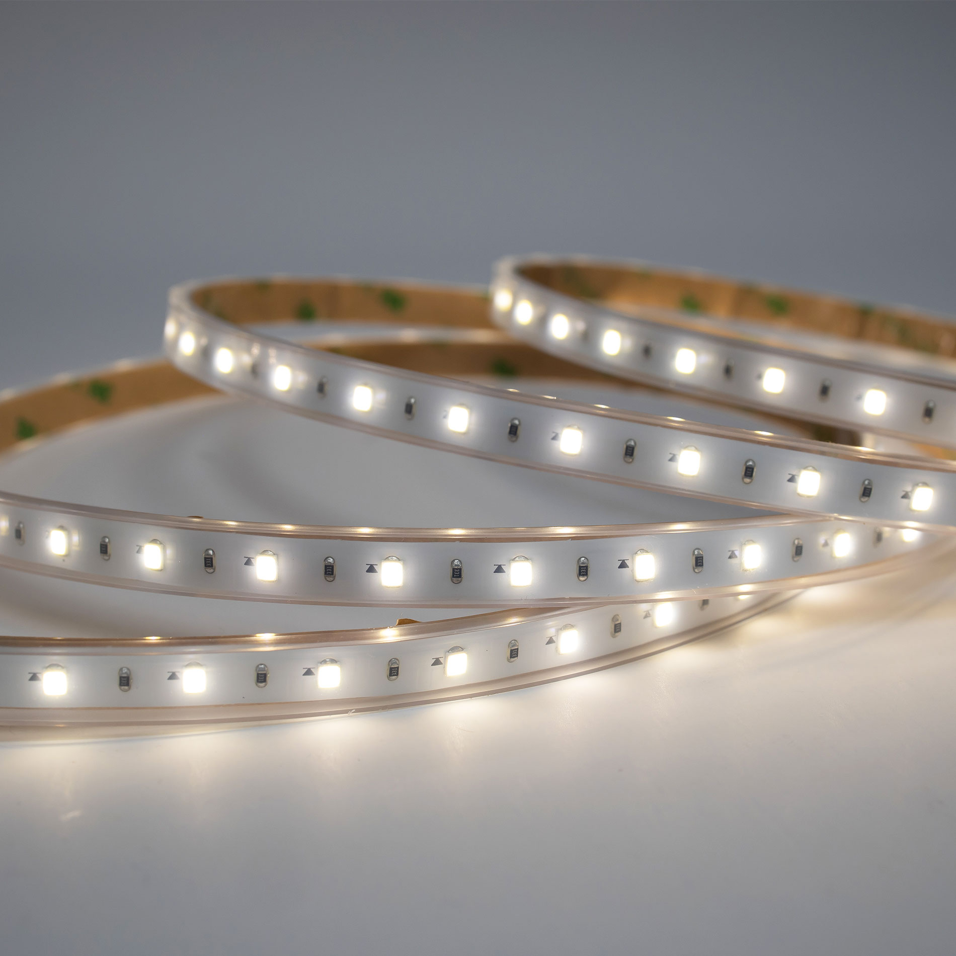 TIRA FLEXIBLE 60 LEDS POR METRO, 2835 SMD 127 V, EXTERIOR / LUZ DE DÍA