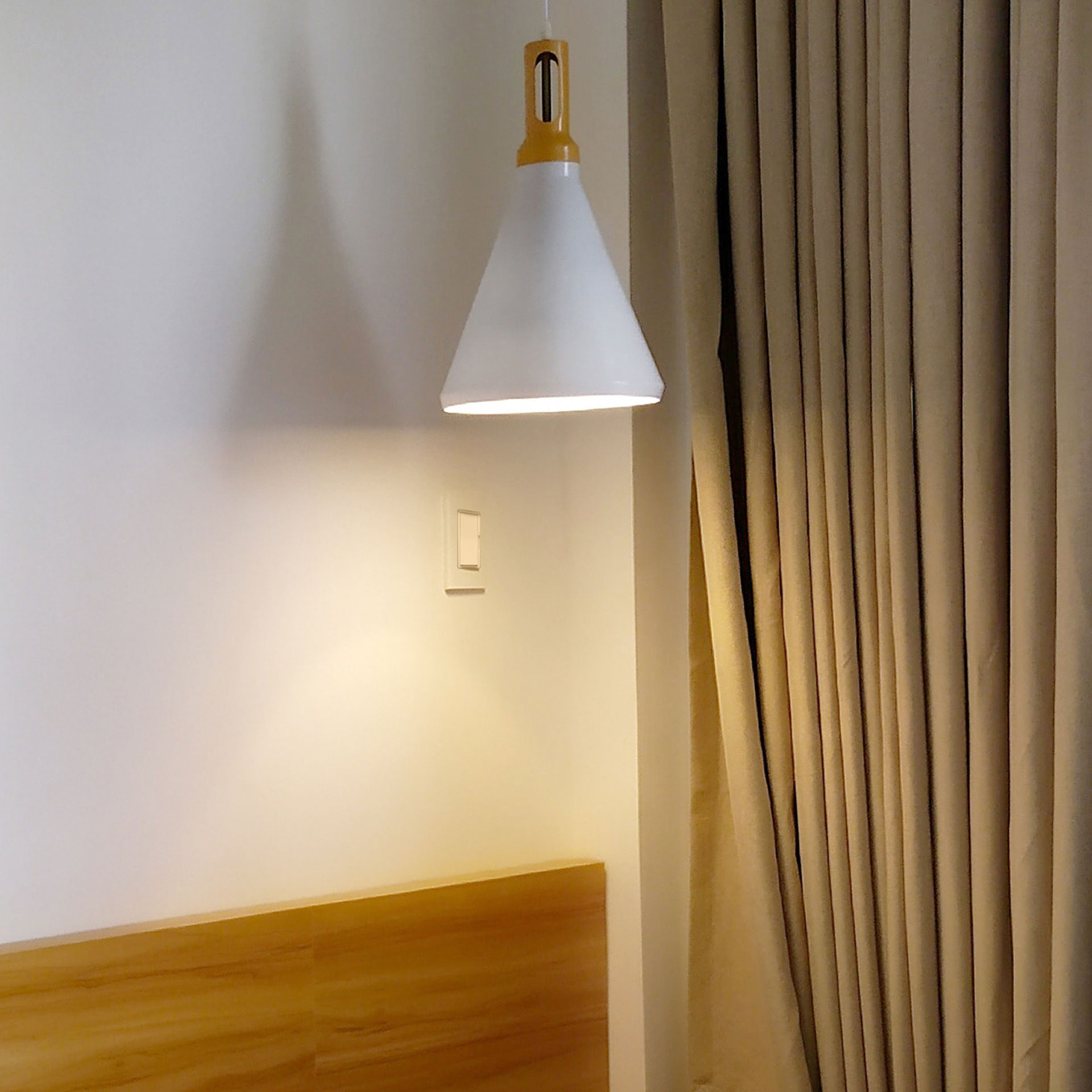 Interruptor de pared con regulador de potencia uso interior.