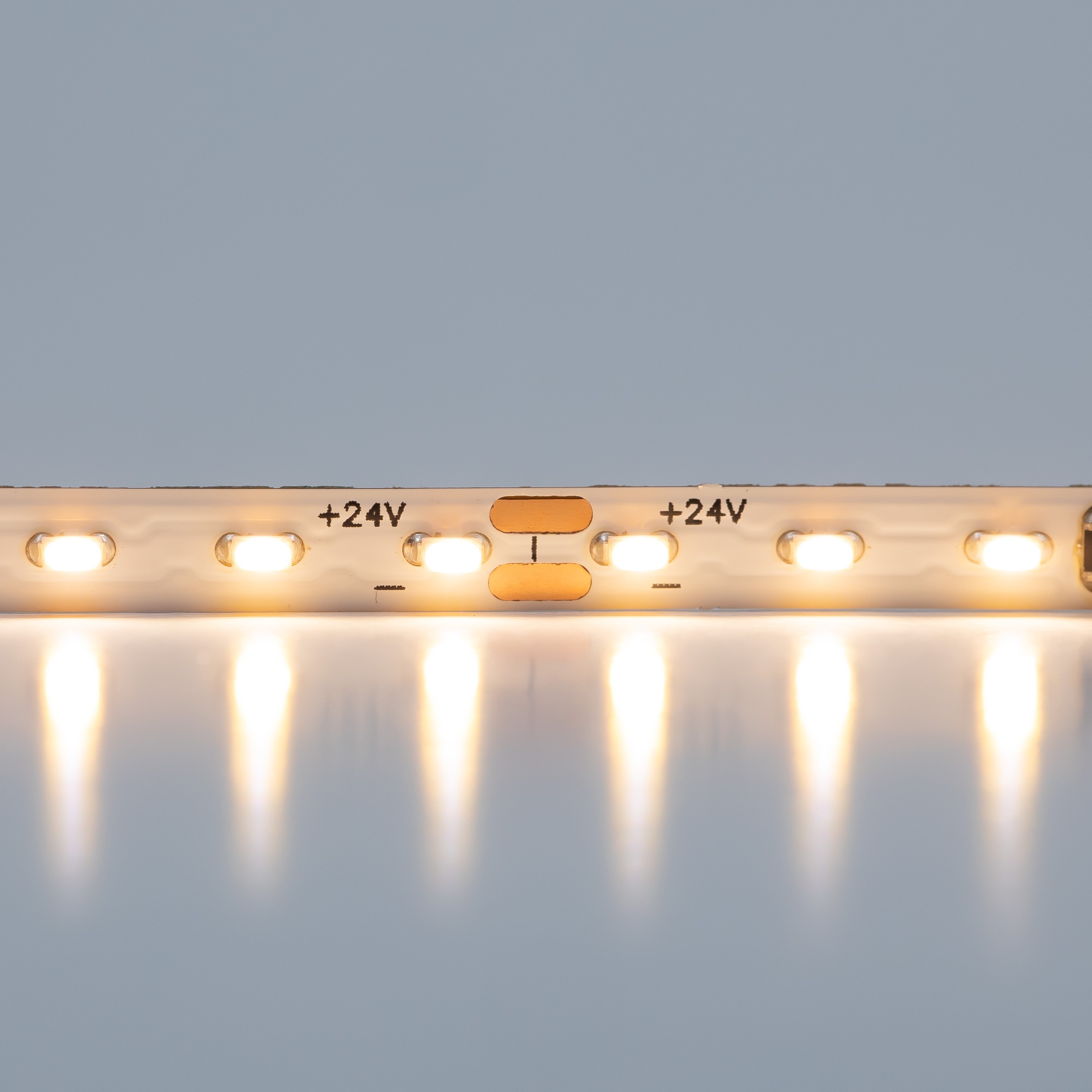 TIRA FLEXIBLE 168 LEDS POR METRO, 2110 SMD, INTERIOR / BLANCO CALIDO